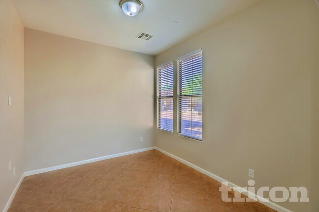 Building Photo - 13574 W Cypress St