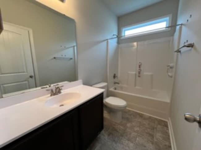 Building Photo - Spacious