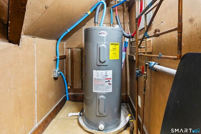 Building Photo - 105 Howe Ave