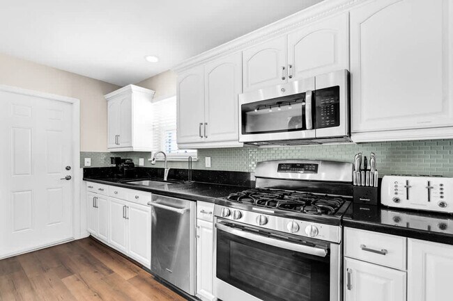 Building Photo - 3624 SW 22nd St