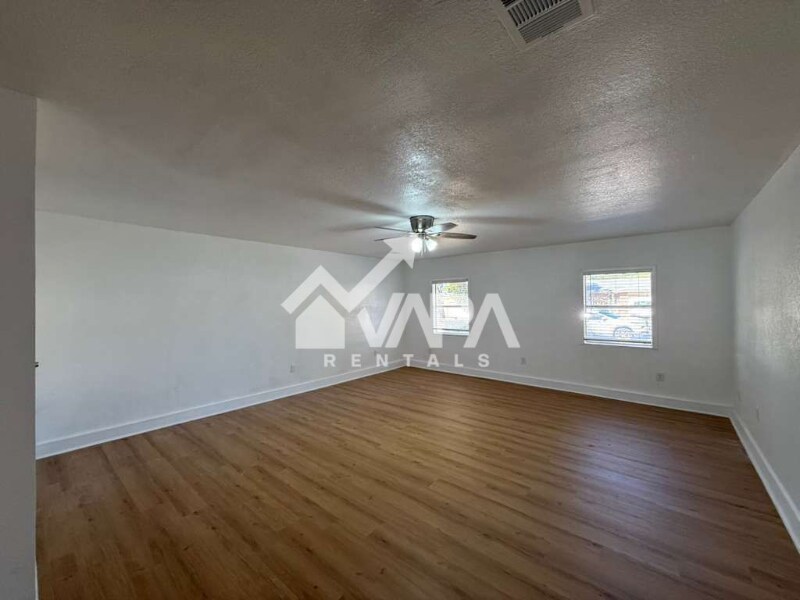 Building Photo - 1074 Honey Tree St