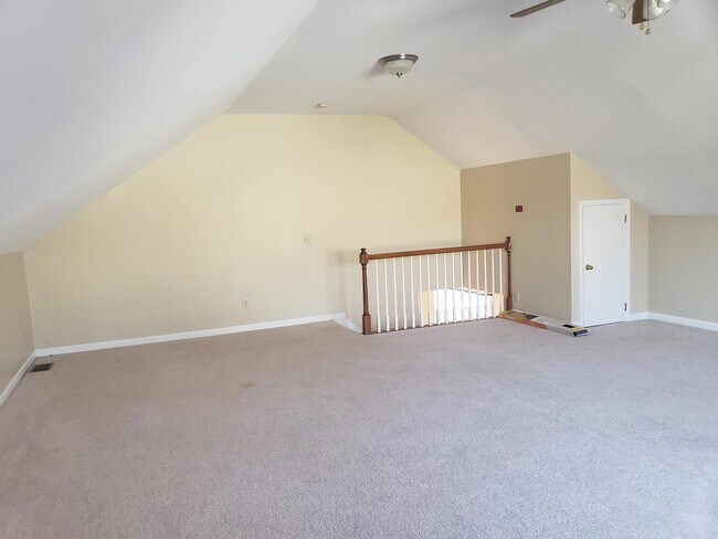 Building Photo - 2180 Riverway Dr