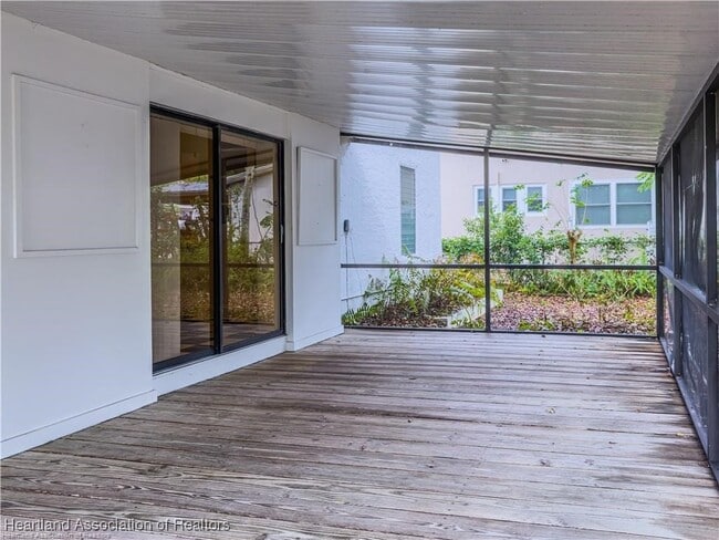 Building Photo - 2384 Lakeview Dr
