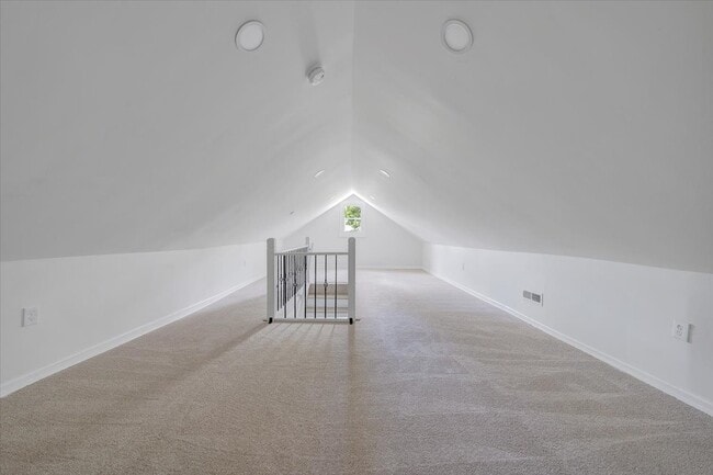 Building Photo - 109 Crestview Dr