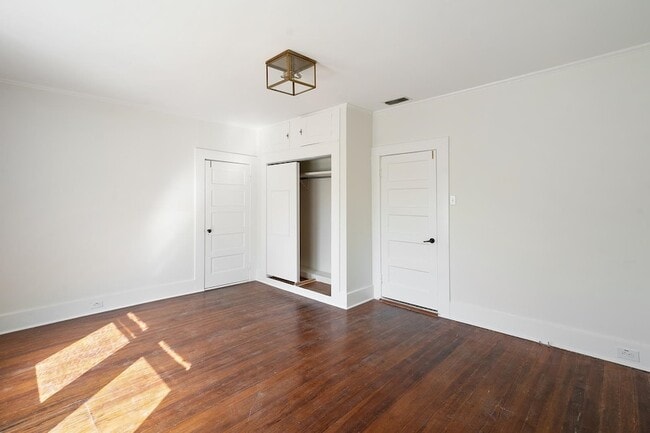 Building Photo - 603 E Losoya St