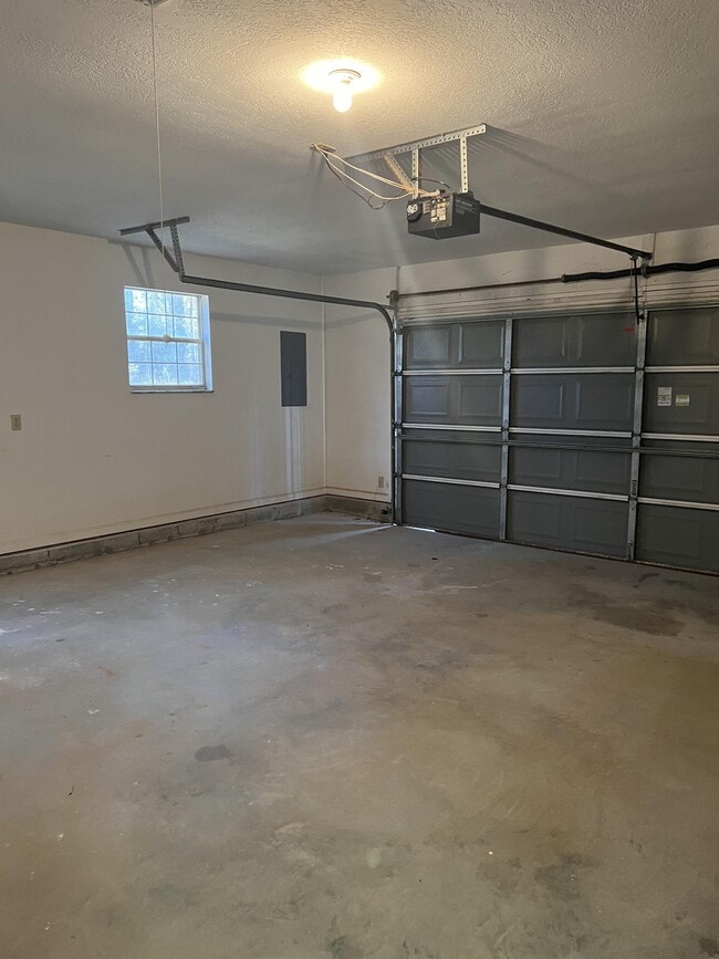 Building Photo - 2733 Masterson Ln