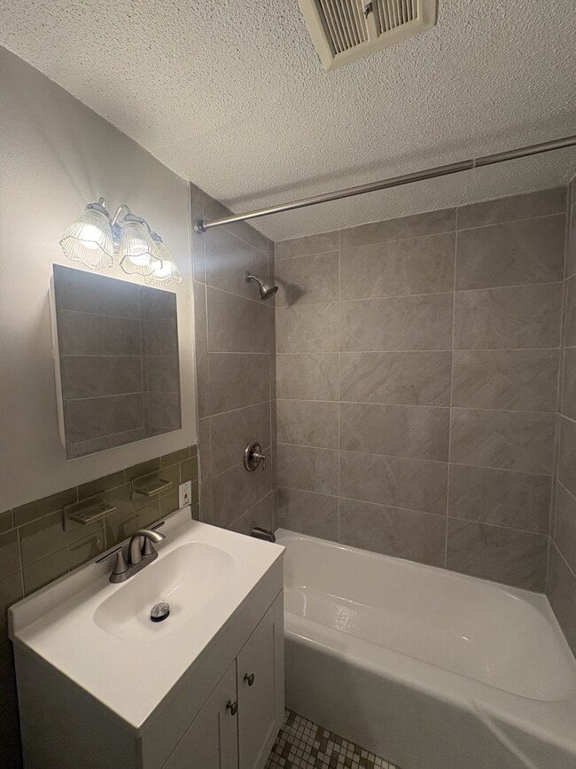 Building Photo - 80 Damon Rd