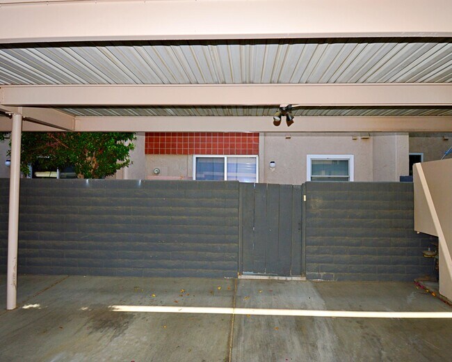 Building Photo - 2230 N Indian Canyon Dr