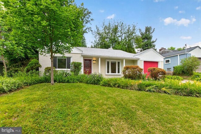 Building Photo - 3305 W Coquelin Terrace