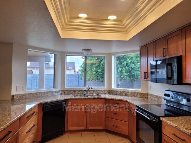 Building Photo - 5407 E Catalina Ave