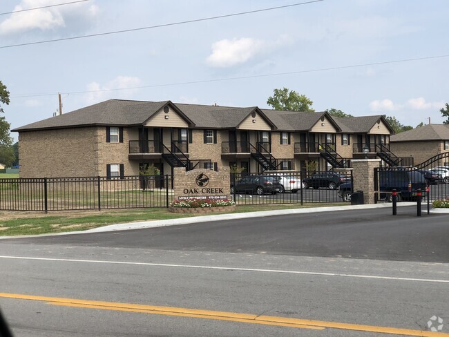 Building Photo - Oak Creek Apartment