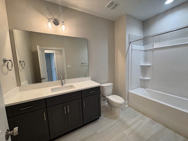 Building Photo - 3 Bed 2.5 Bath Brand New Townhome