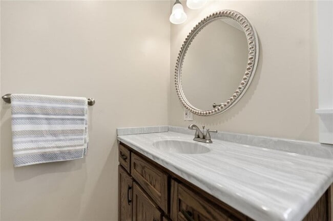 Building Photo - 1241 Park Blvd