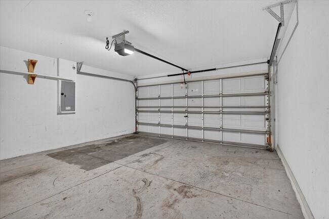 Building Photo - 557 Lindsay Anne Ct
