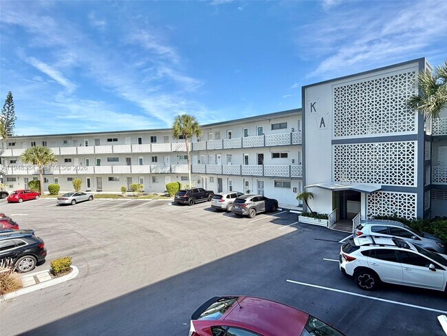 Building Photo - 13105 Ixora Ct