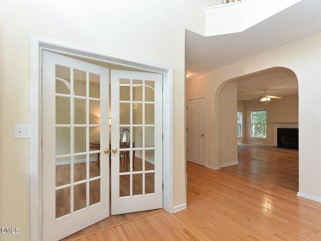Building Photo - 406 Somersview Dr
