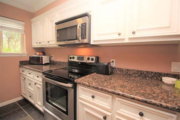 Building Photo - 2330 Lakewood Yacht Club Dr