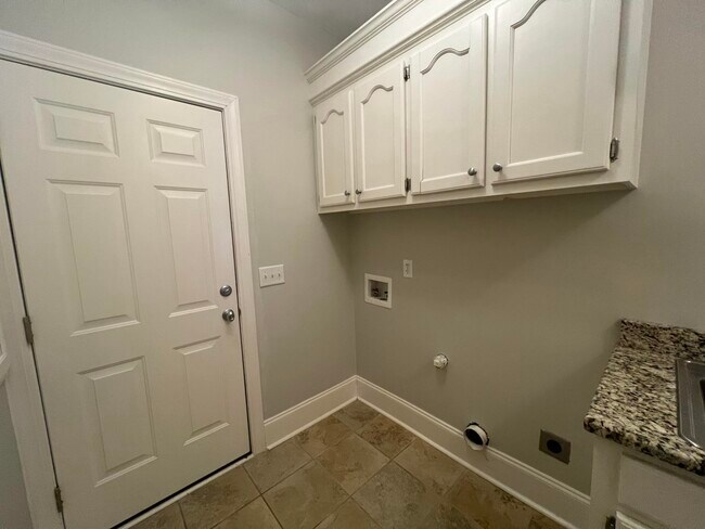 Building Photo - 2105 Harborview Dr