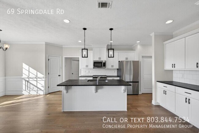 Building Photo - 69 Springdale Rd