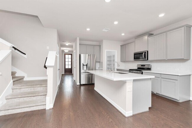 Building Photo - 1517 Portola Dr