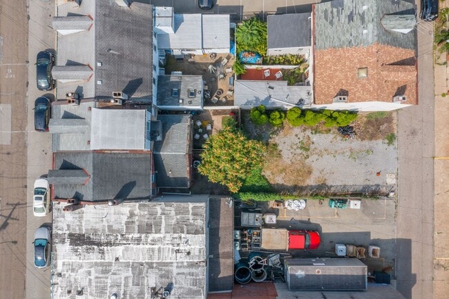 Building Photo - MOVE IN SPECIAL! $800 OFF 1ST MONTH'S RENT...