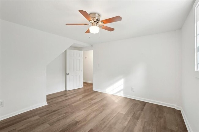 Building Photo - 4042 Sweetbriar Ln