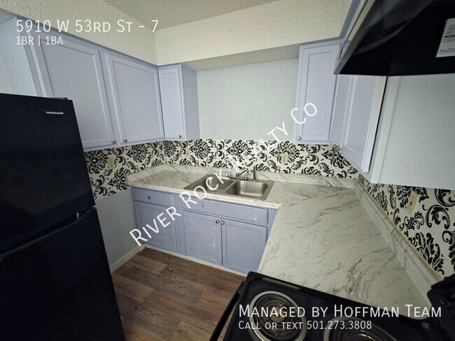 Building Photo - 5910 W 53rd St