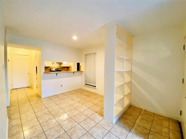 Building Photo - 6701 Sands Point Dr