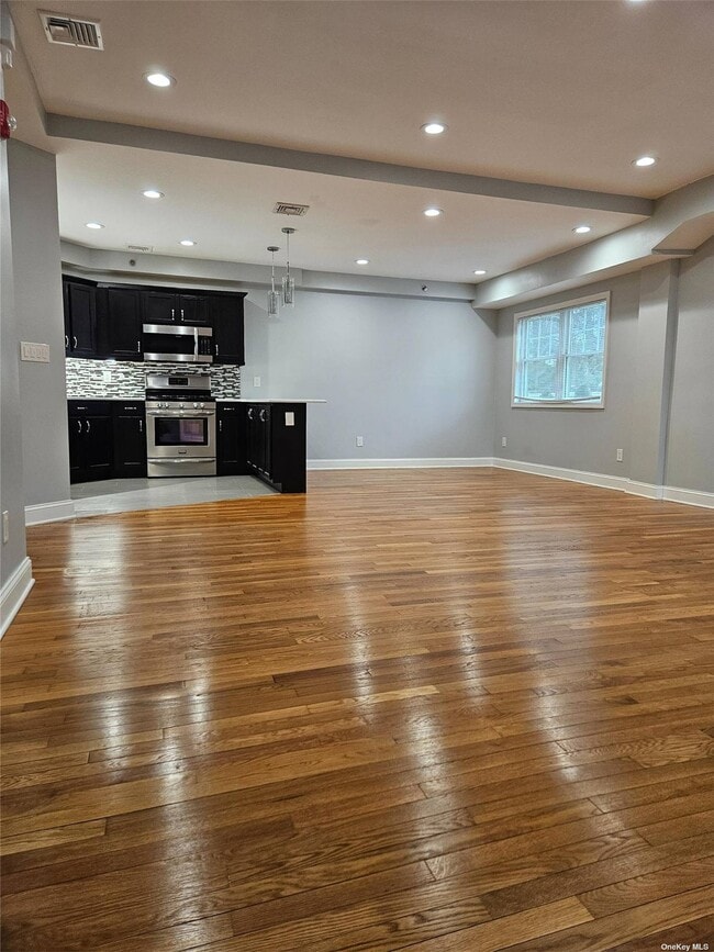 Building Photo - 93 Hempstead Ave