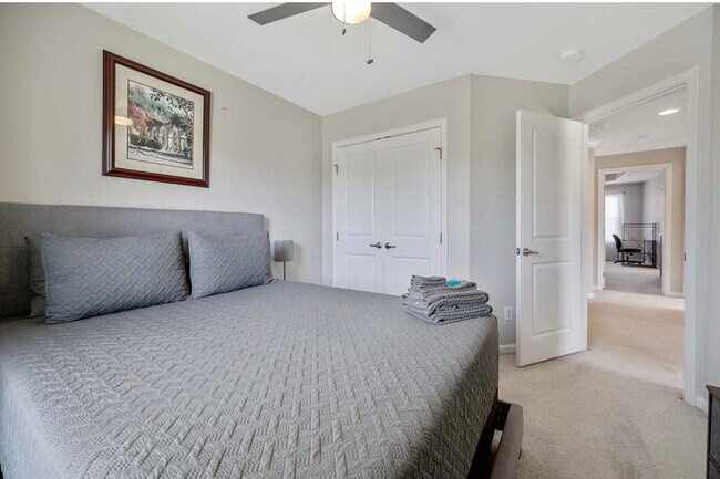 Building Photo - 337 Roche Dr