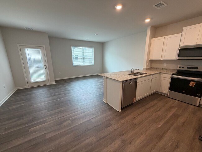 Building Photo - 3 Bedrooms, 2.5 Bathrooms - Townhome in Armuchee!