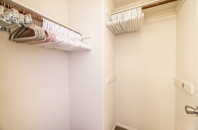 Building Photo - Cute FURNISHED 2 Bedroom Condo FOR RENT!