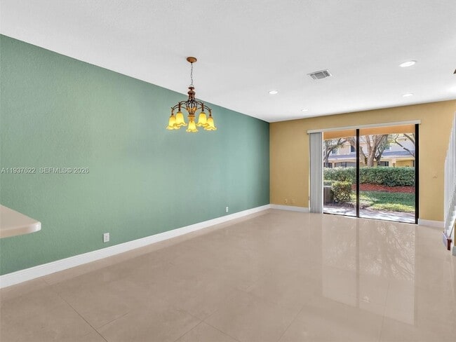 Building Photo - 3878 Tree Top Dr