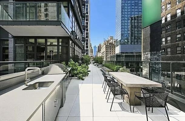 Building Photo - 50 W 30th St