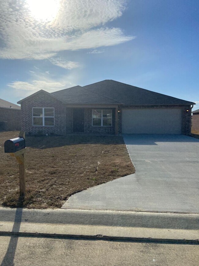 Building Photo - *Pre-leasing* Four Bedroom | Two Bathroom ...