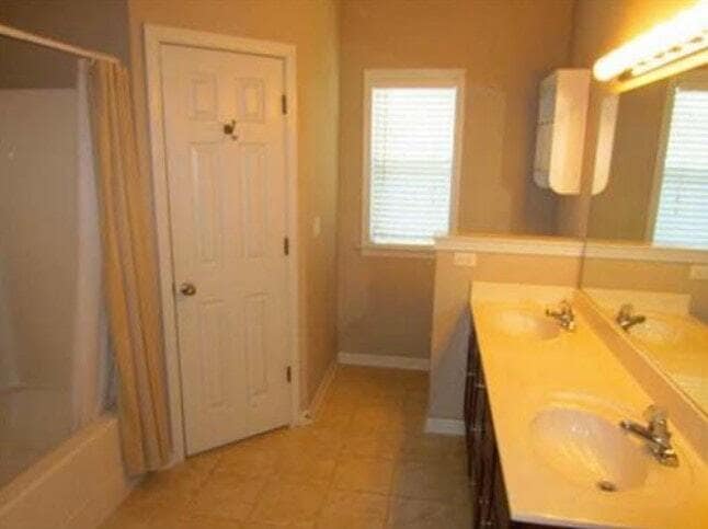 Building Photo - 1220 Misty Isle Dr