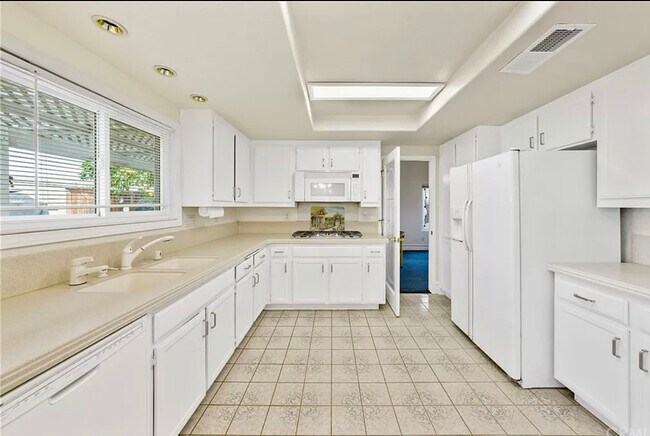 Building Photo - 40095 Festival Rd