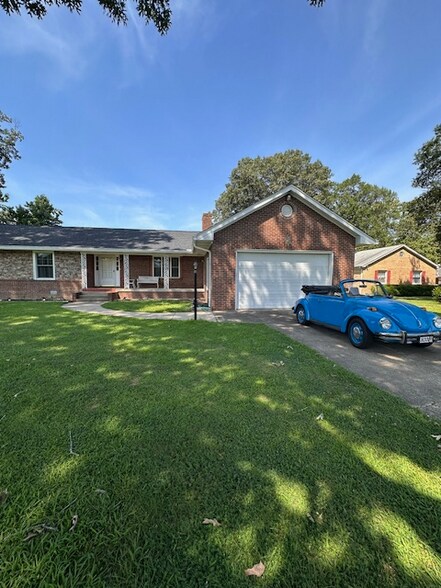 Building Photo - 114 Sebastian Ave