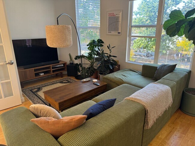 Building Photo - Charming 2BR Unit in Denver