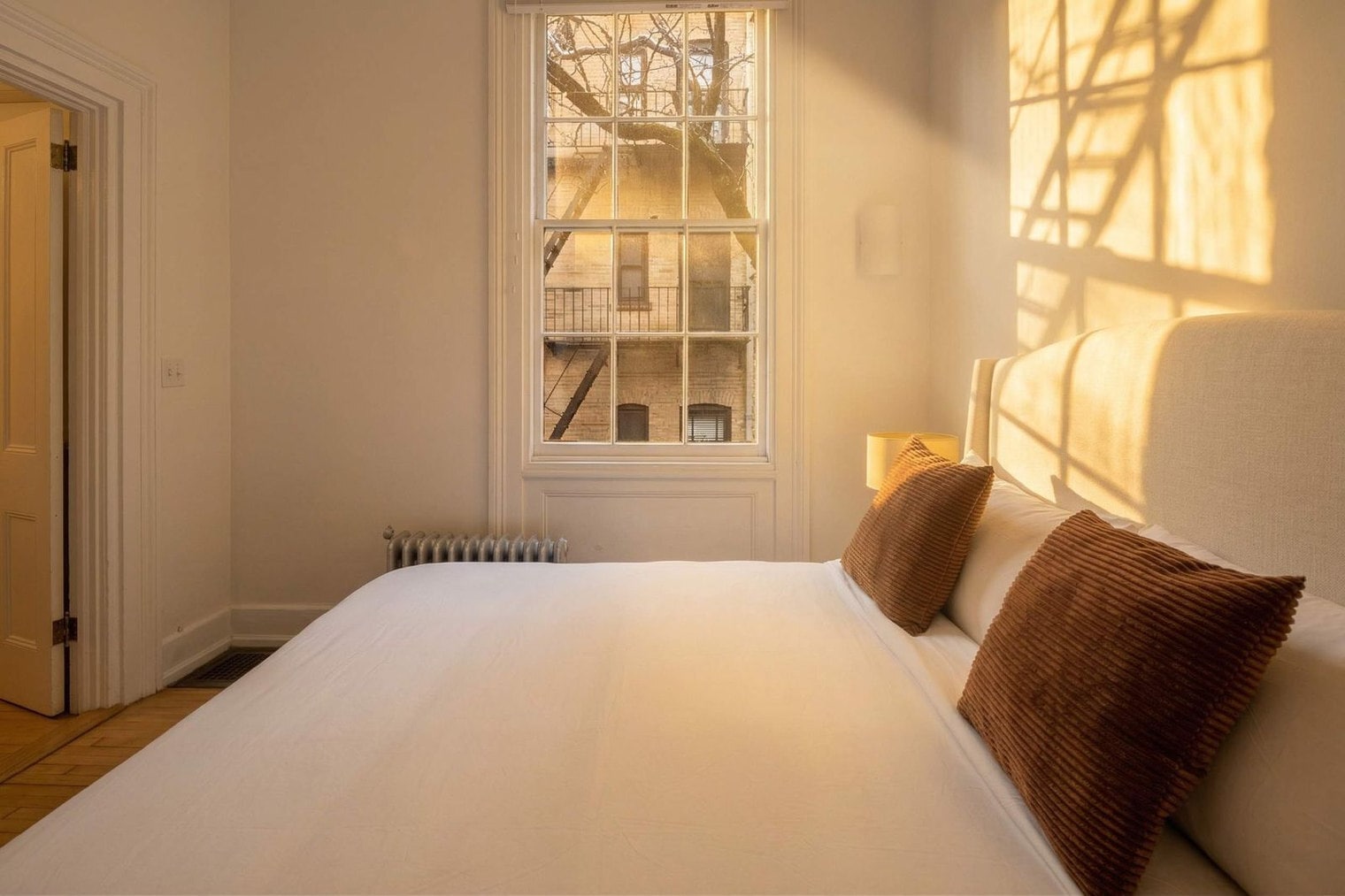 Building Photo - 3 E 9th St