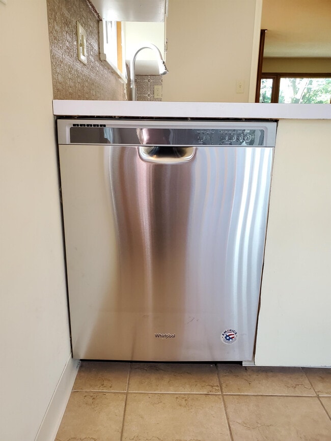 Building Photo - 1452 13th Ave NW