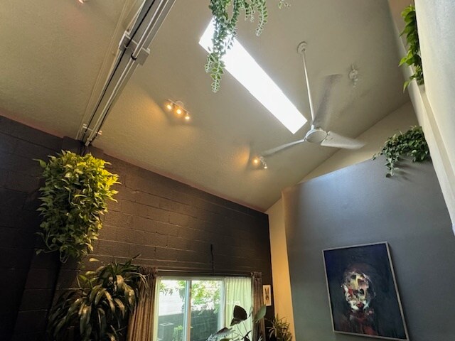 Building Photo - 440 W 900 S