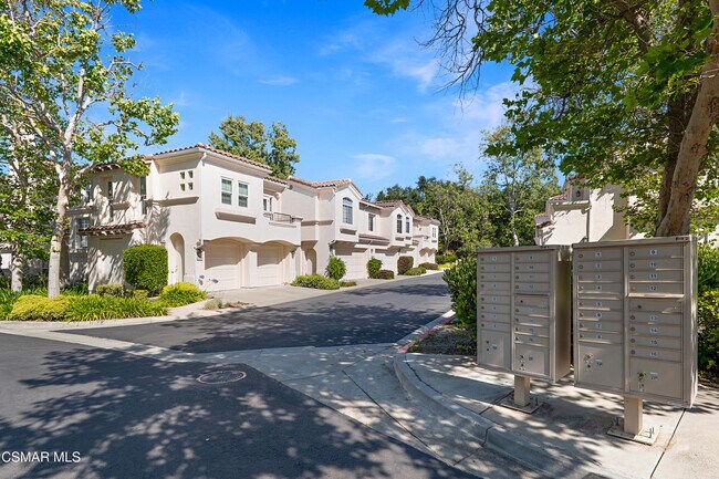 Building Photo - 1048 Mountain Oak Pl