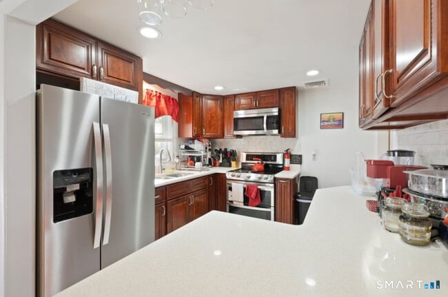 Building Photo - 5 Cider Ln