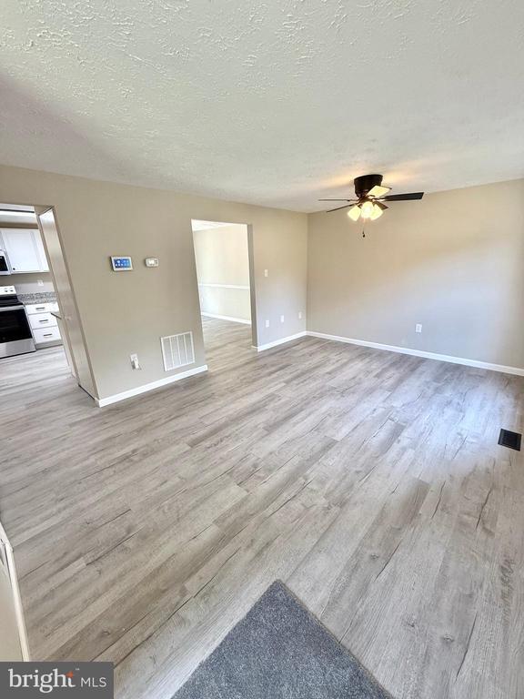 Building Photo - 4850 Magpie Ln