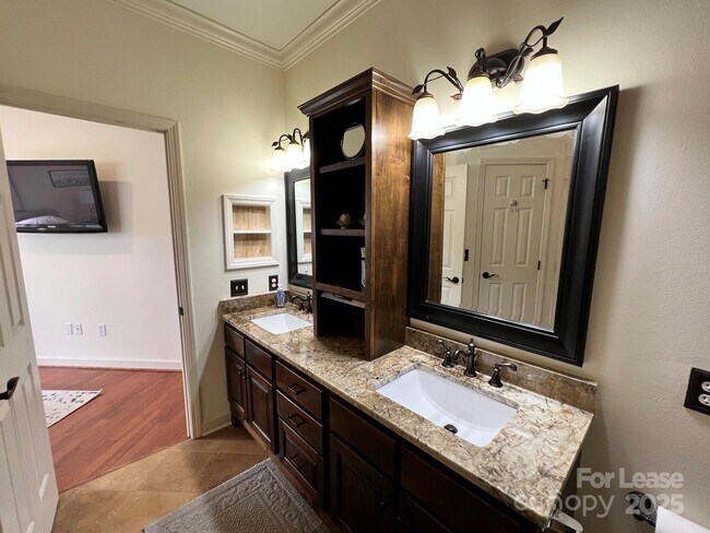 Building Photo - 1140 Torrence Cir