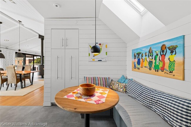 Building Photo - 284 Eliot St