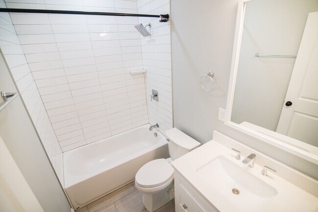 Building Photo - 757 Washington St