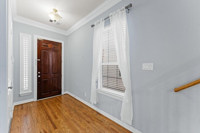 Building Photo - 10106 Holly Chase Dr