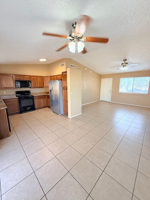 Building Photo - HOUSE FOR RENT